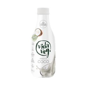 Garrafa-de-Leite-Vegetal-da-marca-Vida-Veg-com-rotulo-branco-imagem-de-coco-e-leite-sendo-derramado-em-copo.-Palavra--coco--em-destaque.